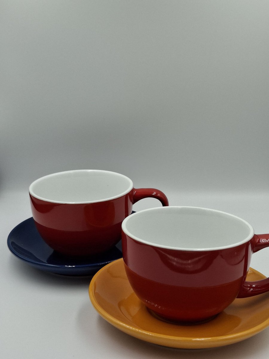 Retro Koffieset - 1 Tas (rood) + 1 onderbord (geel) - Mok-drop-actie bij De Woonbiotoop