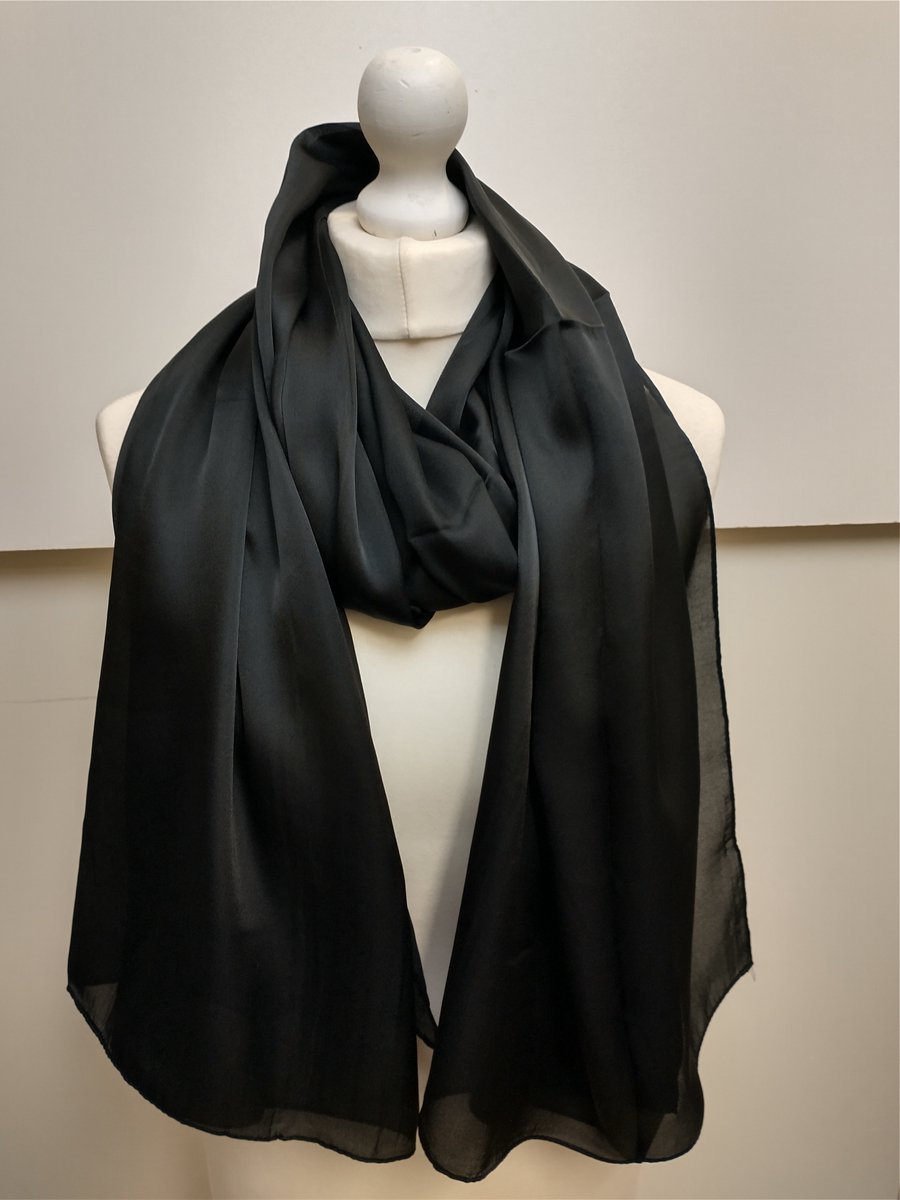 Lange glanzende dunne dames sjaal Marlina-effen zwart-satijnlook-omslagdoek-stola