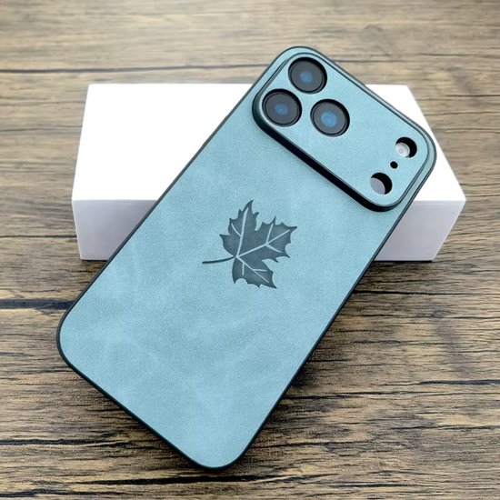 Telefoonhoesje iPhone 17 – Lichtblauw – Esdoornblad Design – PU leer
