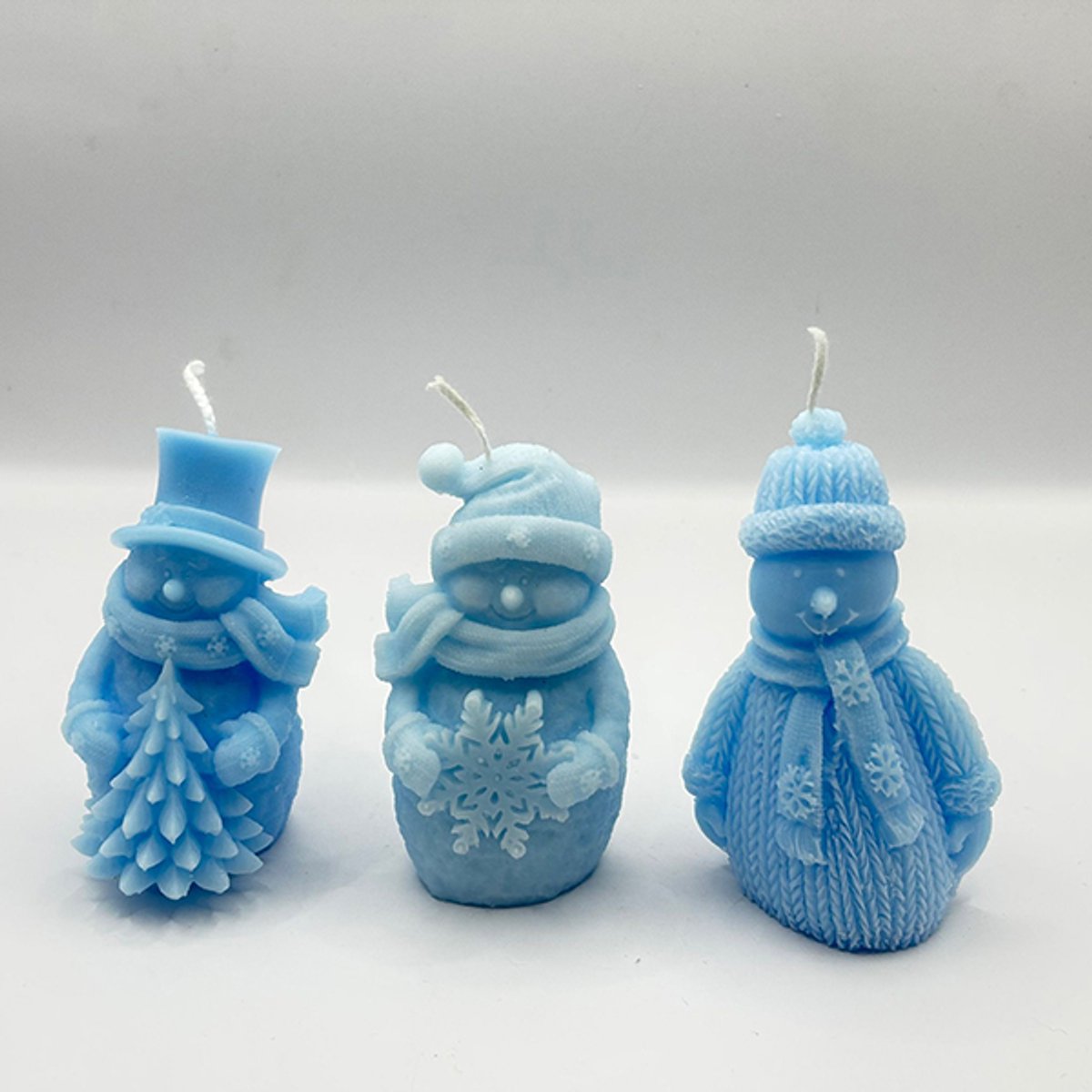 Kerst Geurkaarsen Set – 3 Handgemaakte Sneeuwpop Kaarsen – Natuurlijke Palmwax – Met Cedergeur – Luxe Winter Decoratie of Kerstcadeau