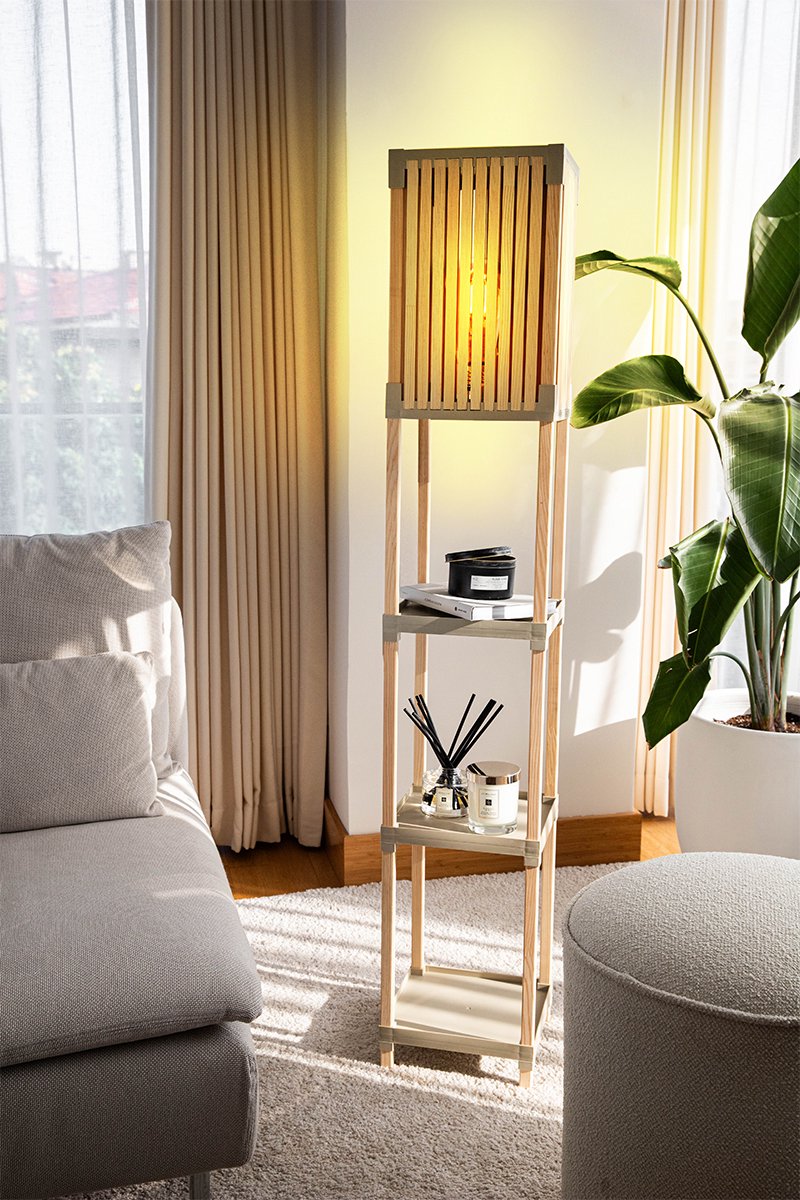 Fixwood Houten Staande Lamp met 3 Planken – Scandinavisch Design – Etagère Vloerlamp – Hout & Linnen – Warm Wit Licht – Voor Woonkamer, Slaapkamer of Kantoor thumbnail 3