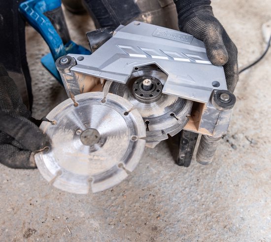Scheppach Muurfrees MNF2250 - Sleuvenfrees - 2250W - Ø125 mm - Incl. 4 diamantschijven, stofzuigadapter en koffer