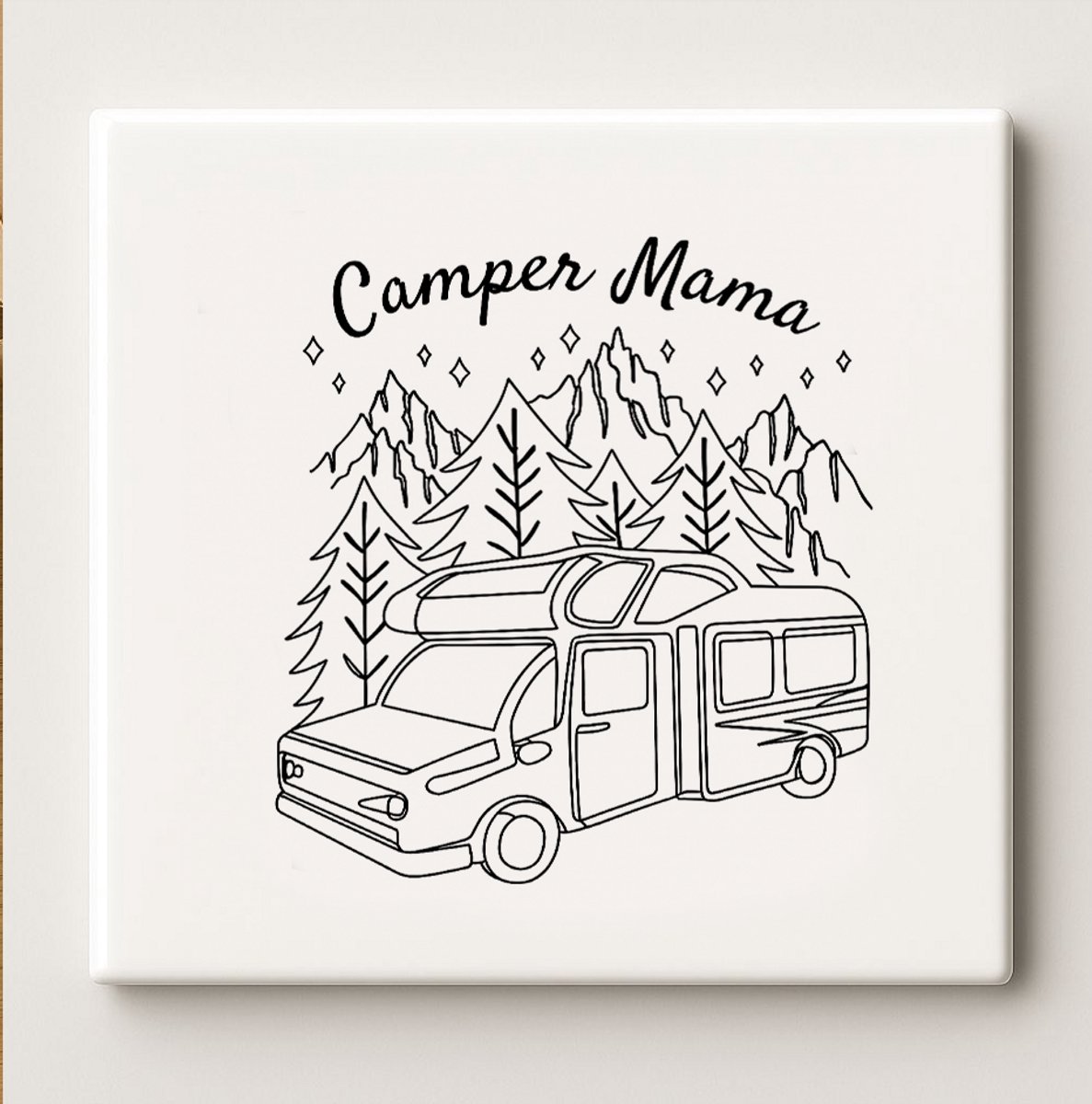 Camper Mama Keramische Tegel – 15x15 cm Avontuurlijke Vanlife Wandtegel – Perfect Cadeau v