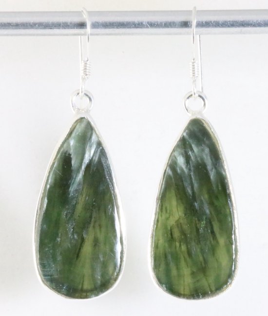 Boucles d'oreilles longues en argent avec séraphinite verte