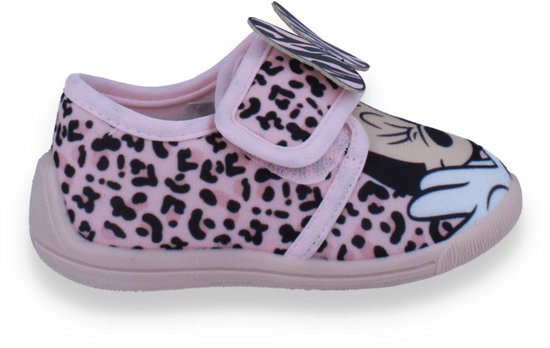 Roze pantoffel met luipaardprint en strikje. Minnie Mouse print op de voorkant.