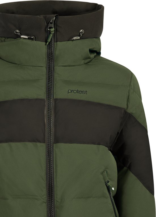 Dichtbij gezicht op de rits van een groene pufferjas met zwarte banden.