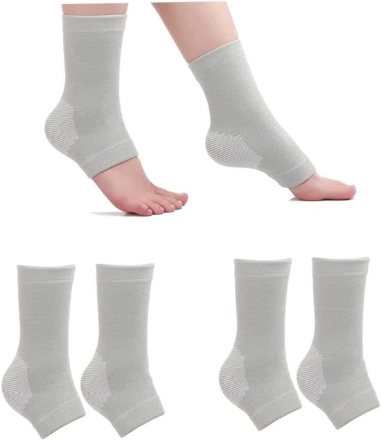 Vier grijze compressiekousen voor de enkel, elk met een gestreepte hiel voor extra ondersteuning.