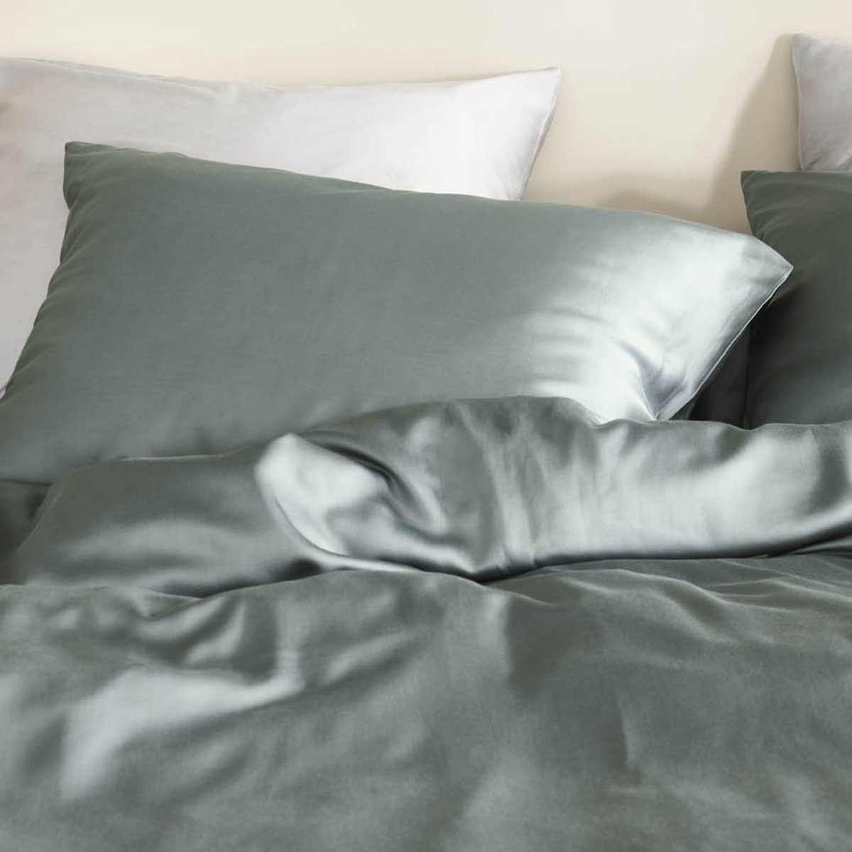 KOALA HUG Kussensloop 100% Tencel Lyocell satijn, woud groen 60x70 – Anti-allergie, Hypoallergeen | Temperatuurregulerend | Zacht voor huid & haar | 100% Plantaardig | Plasticvrij