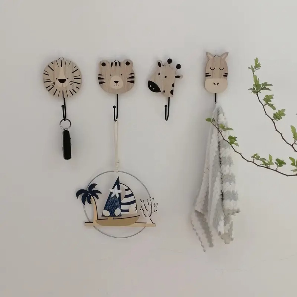 Vavida Wandhaakjes - Hout - Kinderkamer - 4 Stuks - Zebra, Leeuw, Tijger, Giraf - 13 cm