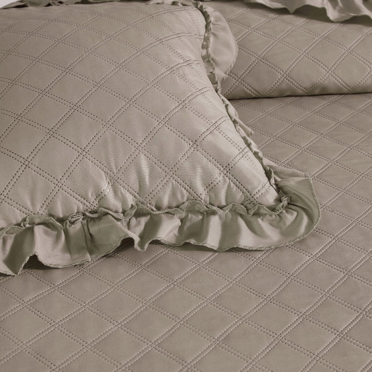 RUFFY Taupe Sprei 160x220cm - Stijlvol & Watteerd met Ruche