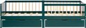 Groen houten kinderbed, 90x200 cm, met twee bedladen.