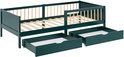 Groen kinderbed met lattenbodem en twee uitneembare lades.