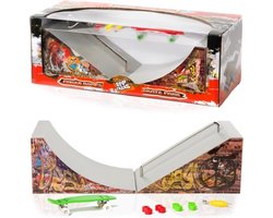 Grip and Tricks Quarterpipe met skateboard