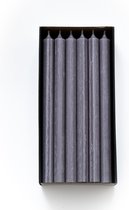 Branded By | Dinerkaarsen 19.5 cm | Steel Grey| 18 stuks | 6 branduren