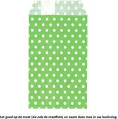 Papieren Zakjes - Groen met witte stippen – 25 Stuks – Wit – 8 x 15 cm – Gift Bag – Geschenkzakjes – Cadeau – Cadeauzakjes - Fournituren - Traktatie - Snoep - Koek - Papier is beter voor het milieu