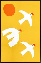 JUNIQE - Poster in kunststof lijst Flying Doves -40x60 /Geel
