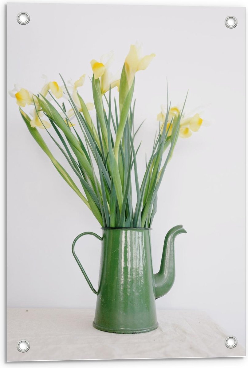 Tuinposter – Groene Gieter met Bloemetjes - 40x60cm Foto op Tuinposter (wanddecoratie voor