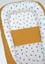 RiFresh - babynestje - okergeel met veertjes - uitneembaar matrasje - inclusief dekentje!