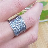 Marutti zilveren ring  Bloemen