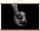 Schoolplaat – Hand met Slang in Zwart Wit - 90x60cm Foto op Textielposter (Wanddecoratie op Schoolplaat)