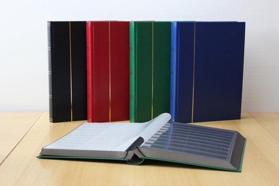 Foto: Blauw insteekboek voor postzegels met 30 zwarte bladen 60 bladzijdes