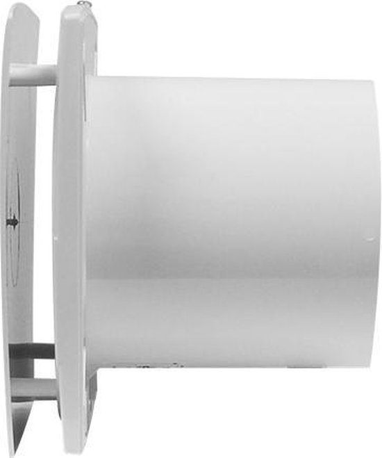 Zijaanzicht van een witte badkamerventilator met ronde uitlaatpijp.