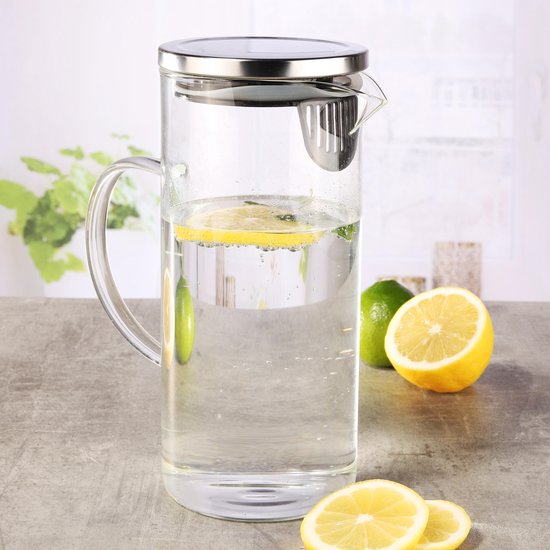 Glazen waterkan 1,3 liter met fruit, RVS deksel, filter en transparante handgreep.