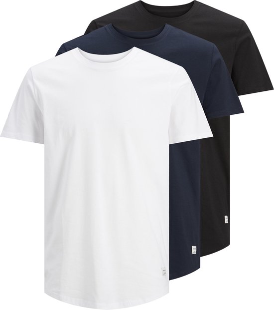 Un lot de 3 t-shirts blanc, bleu marine et noir, avec une coupe longue.