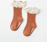 Sokken / Kniekousen meisje in de kleur Cognac / Bruin / Camel - Afgewerkt met kant | Baby - Meisje | 1 jaar – 3 jaar | Babyshower - Kraamcadeau - Cadeau - Kraam - Babyfeest - Kraamfeest – Geb