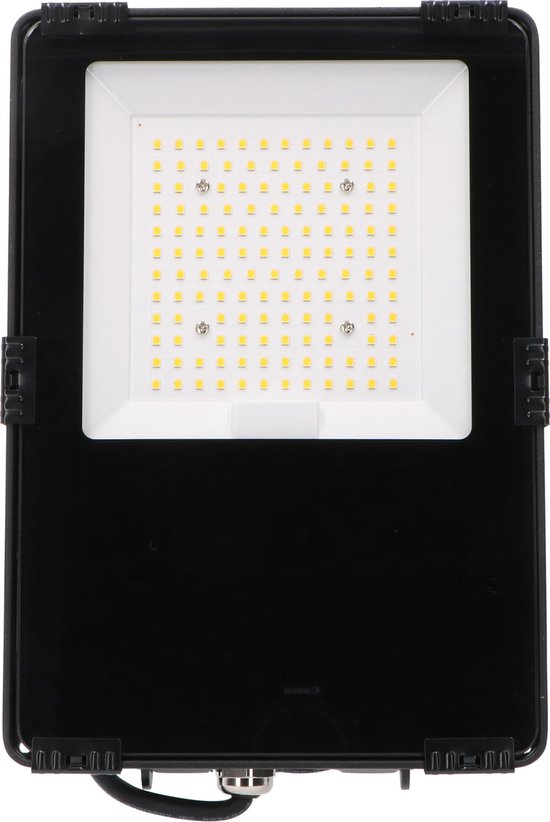 Zwarte LED-schijnwerper, recht van voren, met de LED's aan.