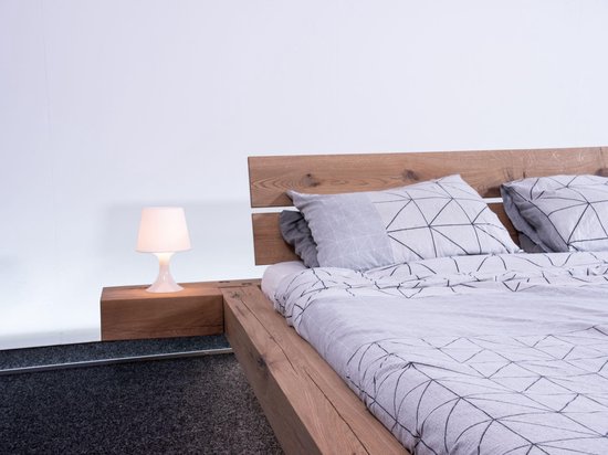 Zwevend eiken bed - Houten bed - 180 x 200 - twee persoons bed - inclusief Hoofdbord en nachtkastje - Bed op maat