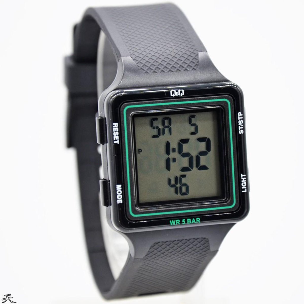 QQ Zwarte digitaal horloge M193J004Y