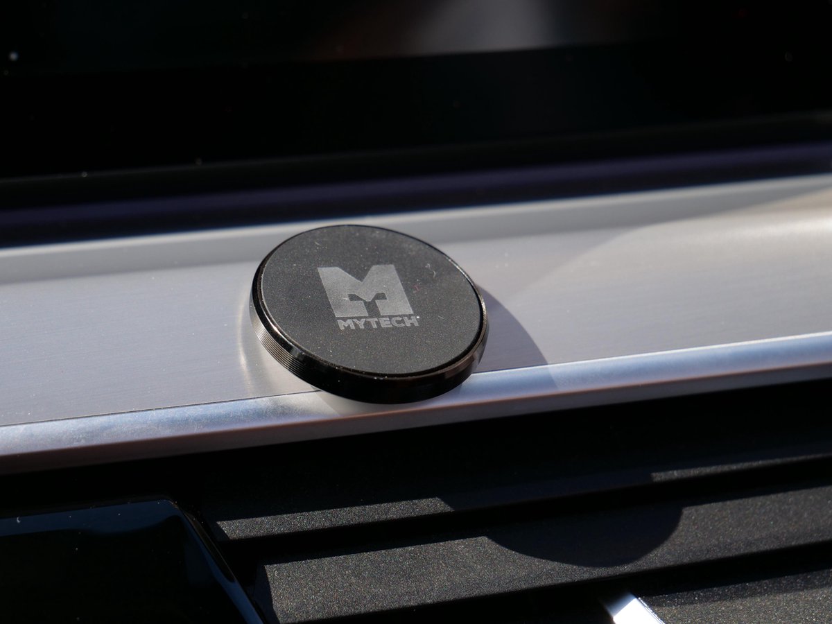 MyTech Magnetic Stick-On Car Holder - Magnetische telefoonhouder - Universeel -