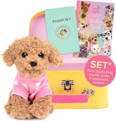 Studio Pets - Speelgoed knuffelset Hond - Toypoedel Puppy Cookie 16cm met koffer, paspoort en stickerboek