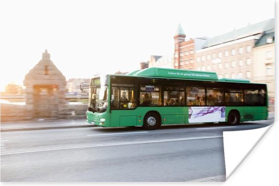 medley Circus Tandheelkundig Groene bus die rijdt door de stad Poster 60x40 cm - Foto print op Poster...  | bol.com