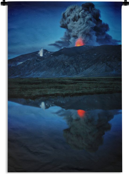 Wandkleed IJsland  - Uitbarsting Eyjafjallajkull vulkaan in Ijsland Wandkleed katoen 120x180 cm - Wandtapijt met foto XXL / Groot formaat!