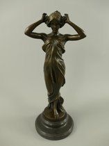Bronzen beeld - Vrouw in jurk - Sculptuur - 35 cm hoog