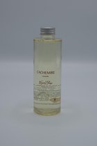 Navulling voor geurstokjes cachemire 200 ml - Les Lumières du Temps - geurnoten gekarameliseerde appel, viool, den, ceder, leder en vanille.