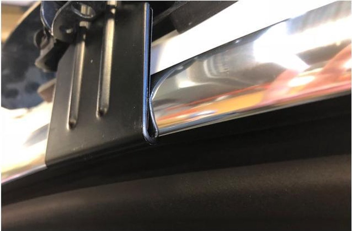 Tesla Model 3 Dakdrager Yakima Dakdragers Zwart Auto Exterieur Accessoires Nederland en België – foto 2