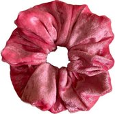 Scrunchie - Oversized - Handmade - Effen - Velours - Roze - Diameter circa 15 cm - Zacht voor je haar - Leuke variant voor elastiekjes - Haaraccessoires - haarwokkel - Fashiongoodiez.nl