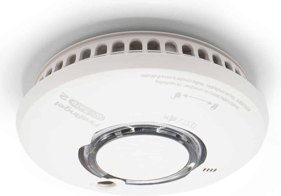 Wi-Safe 2 FireAngel rookmelder op een plafond, met ventilatiegaten en 'TEST/AV' aanduiding.