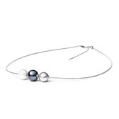 Zilveren ketting met een trio van witte, grijze en zwarte parel