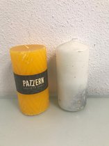 Kaarsen - twee stuks - 14cm hoog - een gele en een witte met glitters