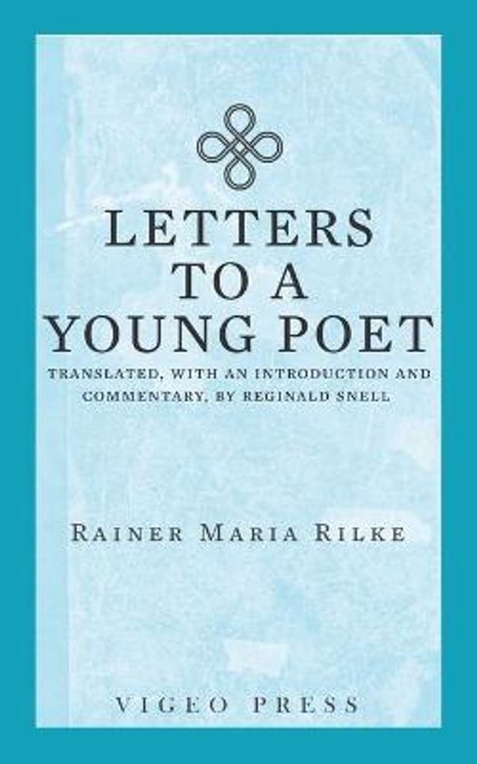 Boekhoes met de titel 'Letters to a Young Poet' in het blauw met een sierlijke knoopvorm en tekst.