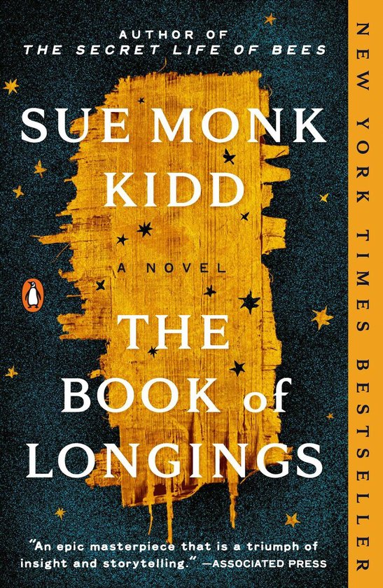 Boek 'The Book of Longings' van Sue Monk Kidd, met een groenblauwe achtergrond met sterren en een verweerde houten strook.