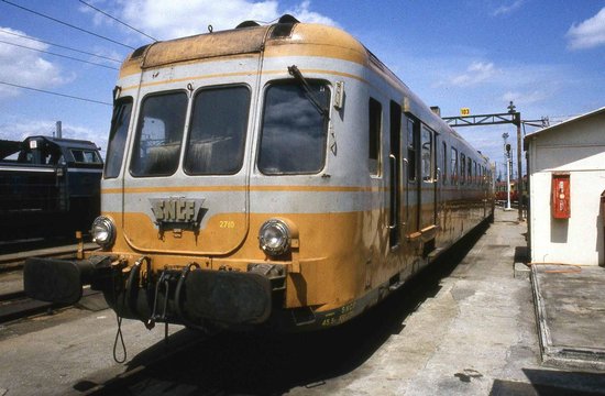 Autorail diesel X 2700 à 2 voitures - Jouef HJ2386S - SNCF, livré vert