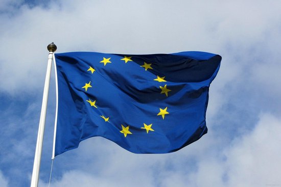 Drapeau Européen 150x90cm - Haute Qualité - Résistant Intérieur/Extérieur - 2 Œillets Métalliques