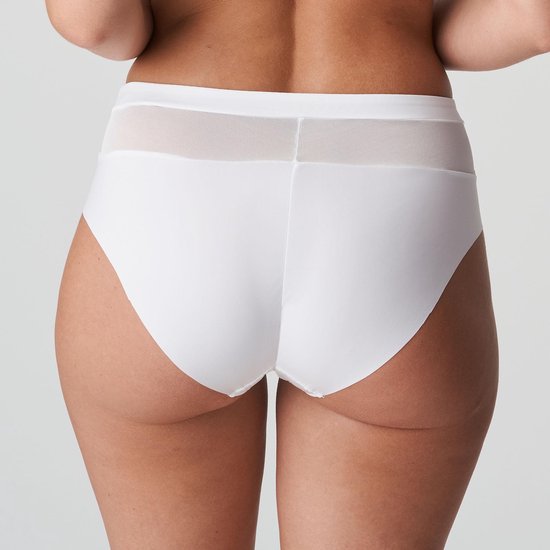 Achterkant van een witte tailleslip met een doorzichtige mesh tailleband.