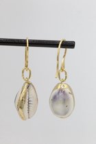 Oorhanger oorbel schelp grijs, wit goudkleurig