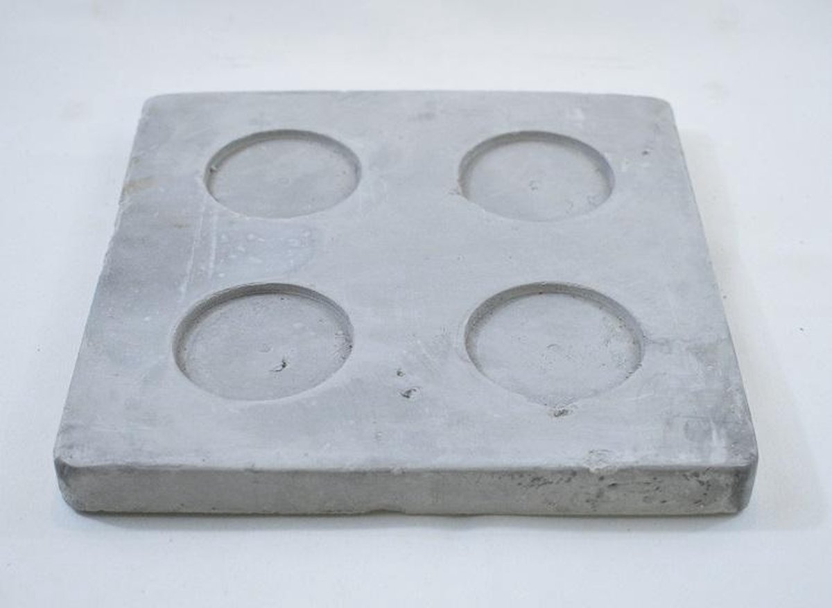 ZoeZo Design - Waxinelichtjeshouder - robuust - stoer - sober - beton - voor 4 waxinelichtjes - H 2 cm x 21.5 x 21.5 cm